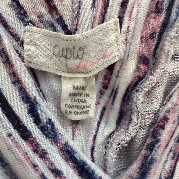 Cupio High Low V Neck Tunic Multi color, size Medium - Picture 4 of 4